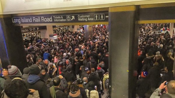 The crowded LIRR Concourse at Penn Station, 2016 (Glugalug/CC BY-SA 4.0)