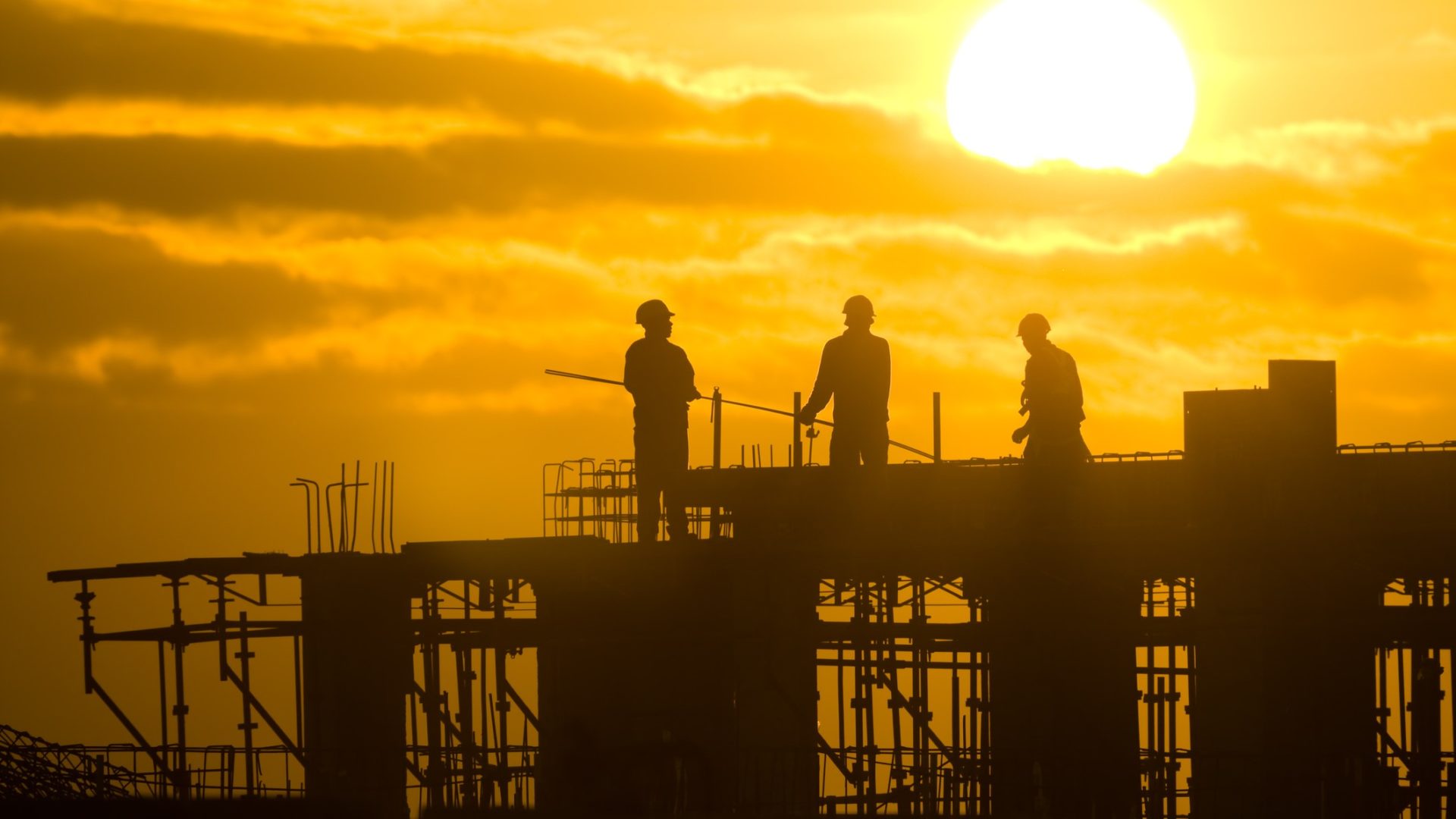 UK needs 266,000 extra construction workers by 2026 to meet output