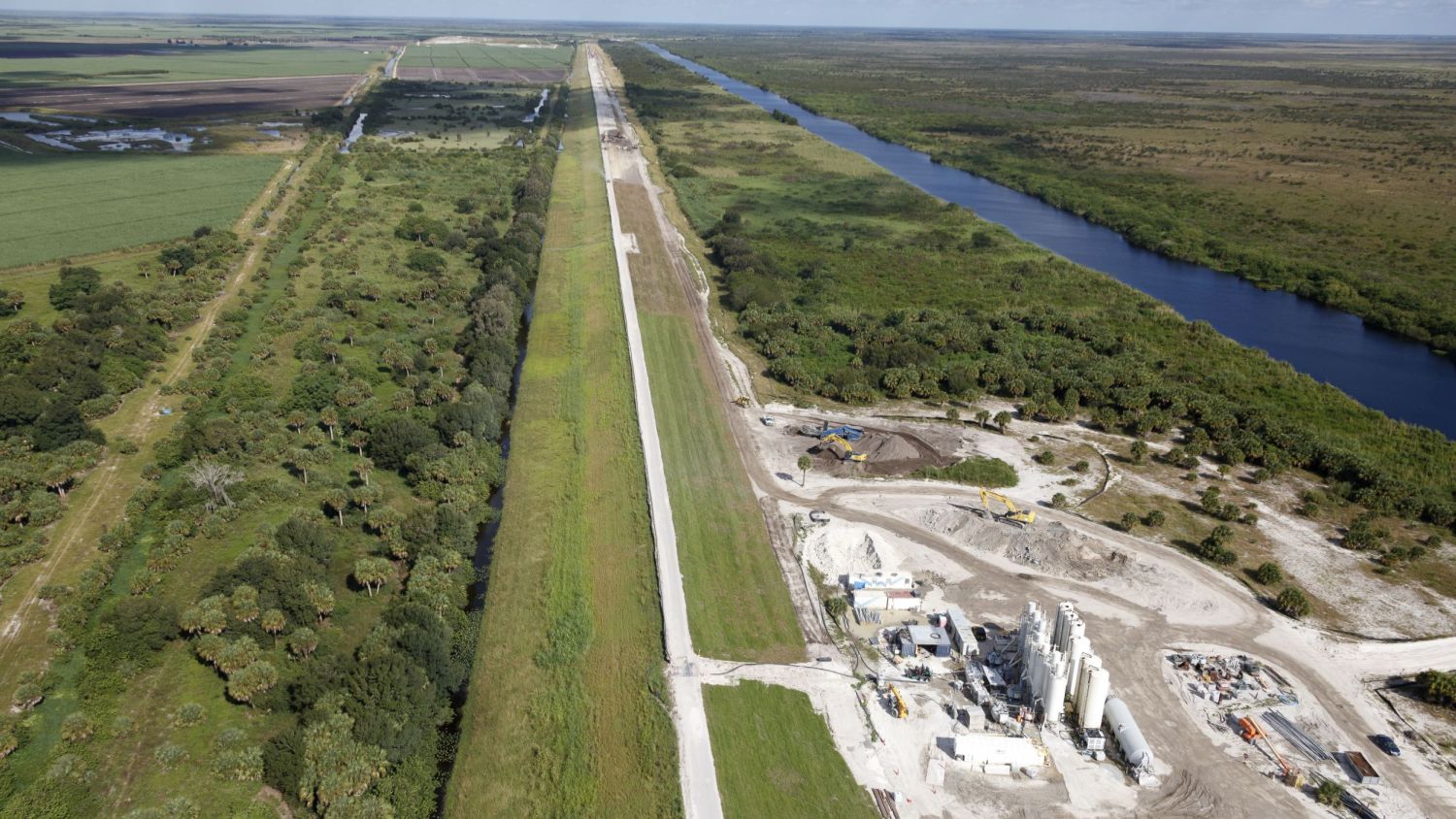 Trevi Group subsidiary Treviicos created 25 miles of dam-within-a-dam to contain the water of Lake Okeechobee, southern Florida (Courtesy of Trevi Group)