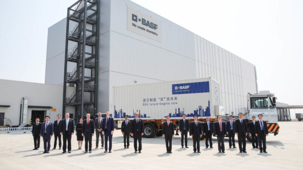 BASF managers pose in front of an automated warehouse at the Zhanjiang site (BASF)