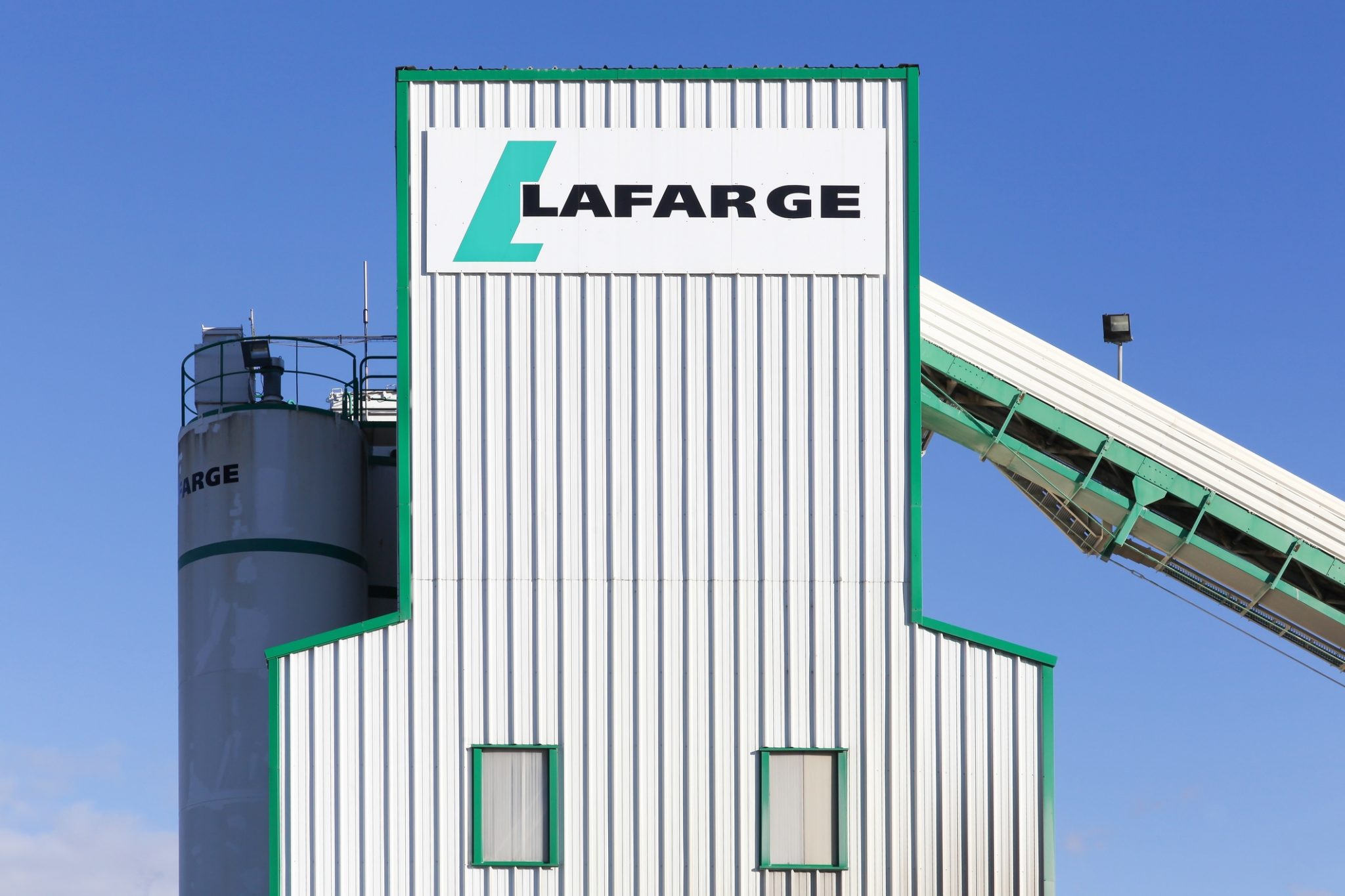 Lafarge pays out 778m after supporting terrorists in Syria Global