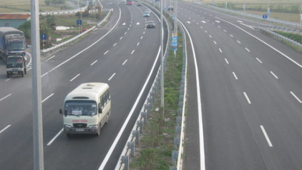 The expressway will run down the entire north-south length of long and narrow Vietnam. This is a completed section near Ninh Binh in the far north (Kien1980v/Public domain)