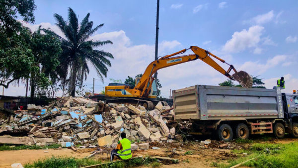 Preparatory demolition work under way in Abidjan (Le Abidjan Métro)