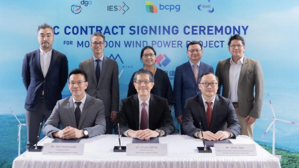 BCPG president Niwat Adirek (centre) at yesterday’s signing ceremony (BCPG)