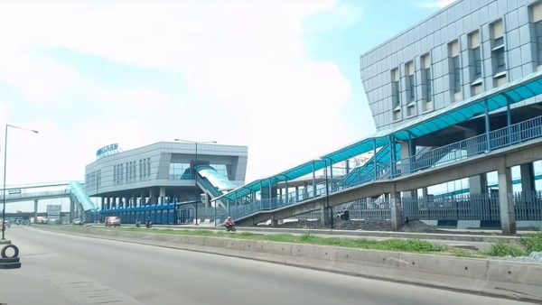 The Blue Line’s “Mile 2” station in Lagos, shown in April 2022 (FrankvEck/CC BY-SA 4.0)