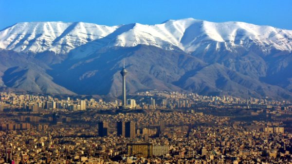 Tehran with the Alborz mountains in the background (Hansueli Krapf/CC BY-SA 3.0)