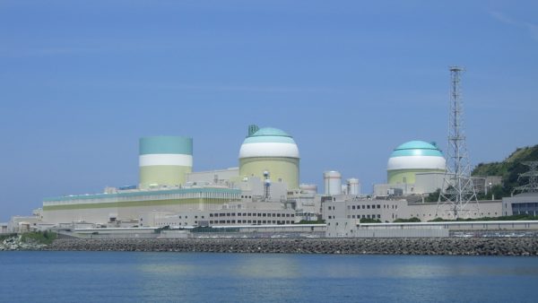 Ikata Nuclear Power Plant on the island of Shikoku. It was partially restarted in 2016 (Newsliner/CC BY-SA 2.5)