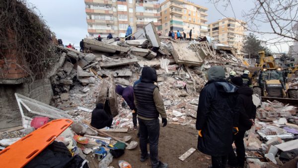The wreckage of a collapsed building in Diyarbakır, Turkey, 6 February 2023 (Voice of America/Public domain)