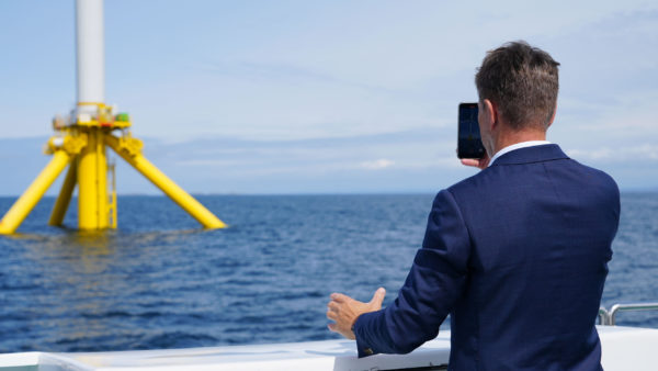 Norwegian Minister of Petroleum and Energy, Terje Aasland, visiting Norway’s Marine Energy Test Centre (Courtesy of Norwegian Offshore Wind)