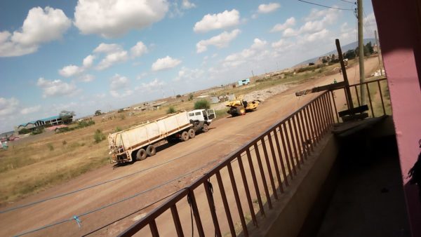 Road construction underway in Kenya (Bonvillejoe/CC BY-SA 4.0)