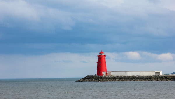 The Poolbeg lighthouse in Dublin (Daniel M. Cisilino/Dreamstime)