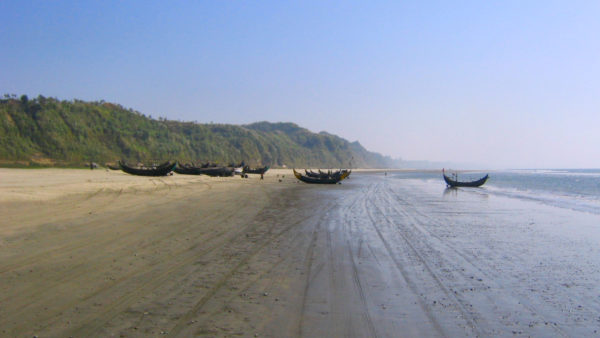 The longest stretch of beach in the world: Cox’s Bazar on the coast of the Bay of Bengal (Ed g2s/CC BY-SA 3.0)