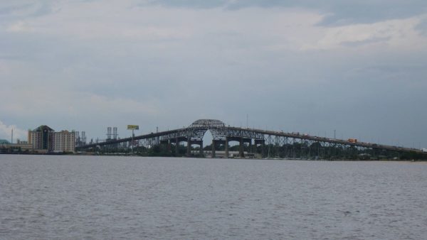 The existing, notably steep Calcasieu River Bridge was built in 1951 (CTtcg/CC BY-SA 3.0)