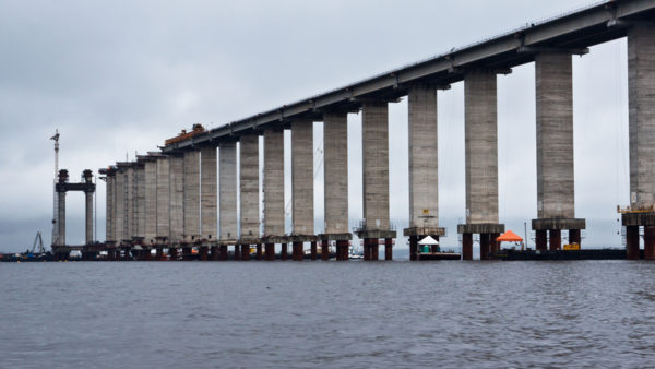 Bridge construction in Brazil (Alexandre Fagundes De Fagundes/Dreamstime)