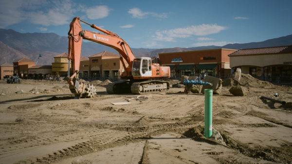 Construction of a mall in California (Mel Surdin/Dreamstime)