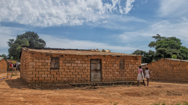 The construction of mini-grids powered by solar will bring electricity to remote communities such as these cottages in Malanje (Silvapinto/Dreamstime)