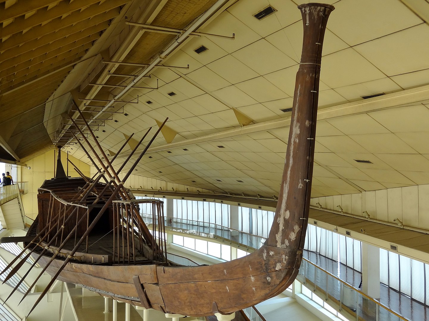 The Khufu ship as it used to be displayed (Roland Unger/CC BY-SA 3.0)