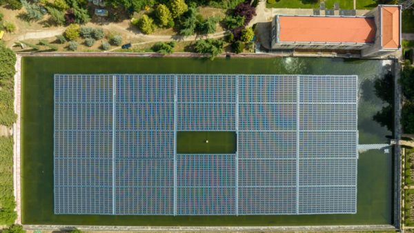 The 3,770-panel array generates enough electricity to power 1,300 homes (Photograph courtesy of Ferrovial)