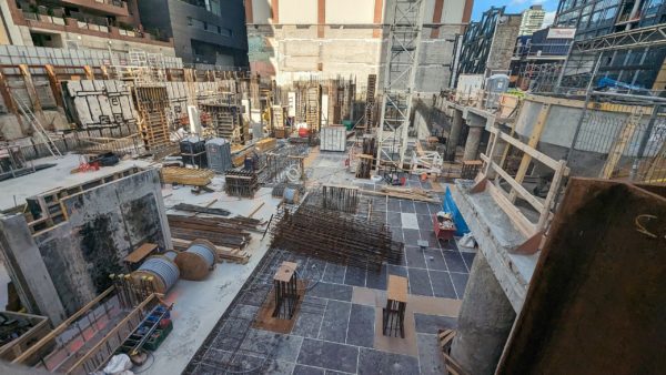 A major project underway at the corner of Sherborne and Front streets, Toronto, August 2023 (Geo Swan/CC0 1.0 Deed/Public domain)