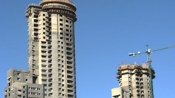 Construction in Rosario City, Argentina (Sergio Schnitzler/Dreamstime)