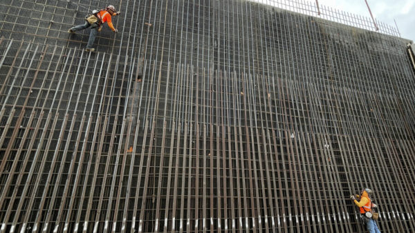 Workers building California High Speed Rail Line’s Conejo Viaduct (Scott Waters/CHSRA)