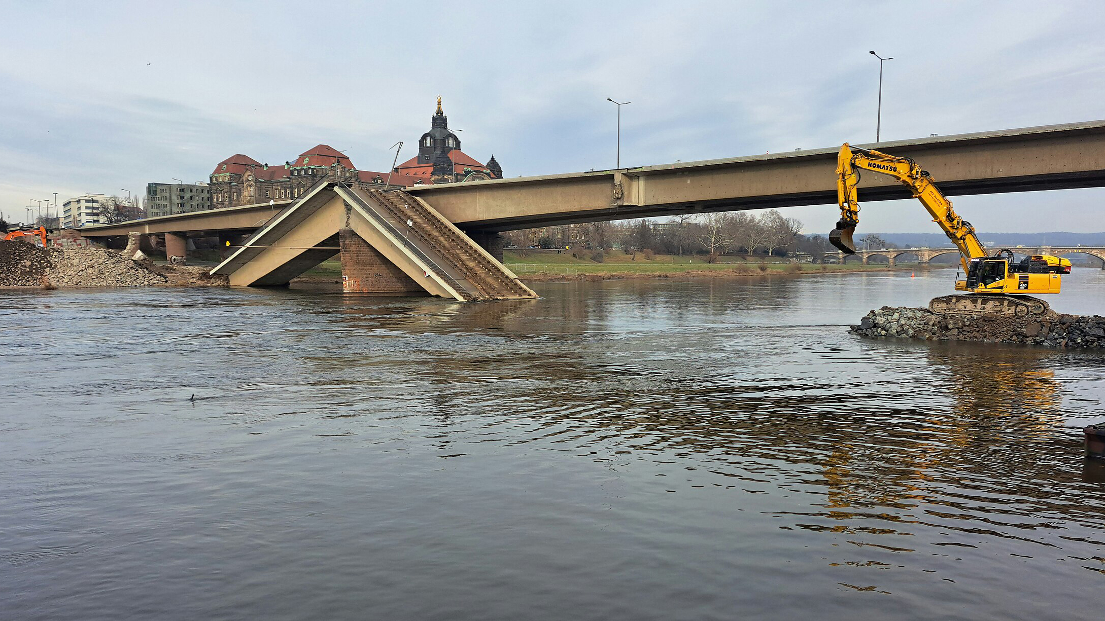 250kg bomb under collapsed Dresden bridge adds to infrastructure woes