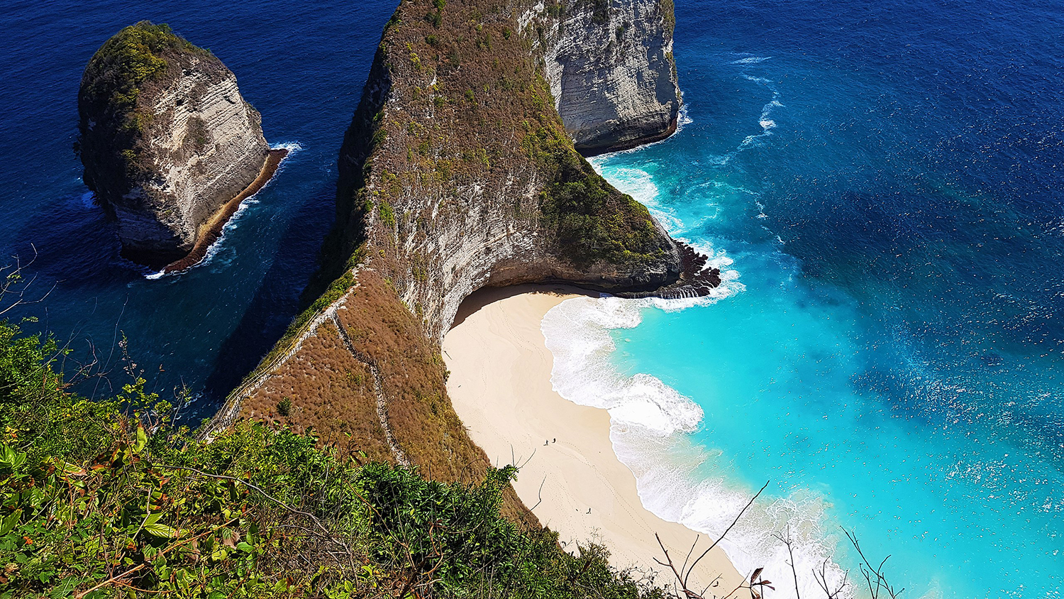 Bali government shuts down project to build intrusive glass elevator at pristine beach