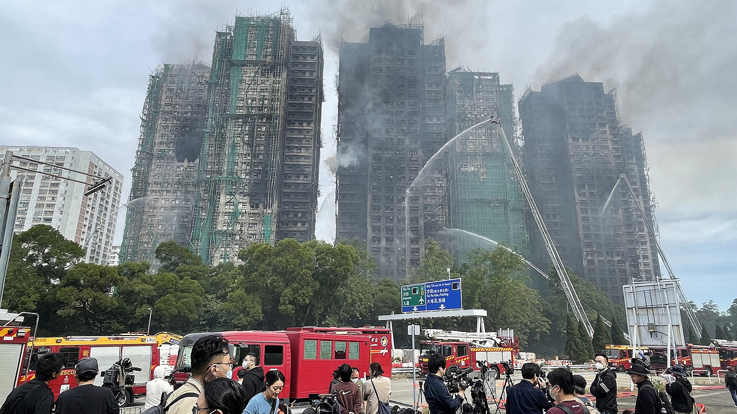 Three construction bosses arrested after deadly Hong Kong blaze Three construction bosses arrested after deadly Hong Kong blaze